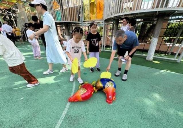 参赛者用奇, 大公鸡, 简直是把健